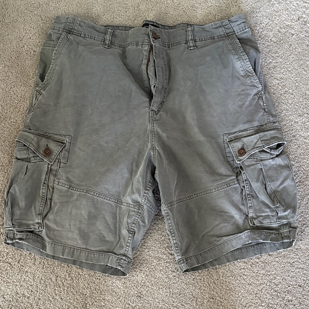 American Eagle Outfitters Men's Cargo Shorts in Gray
